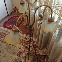 آباژور ایستاده