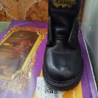 نیم بوت آمریکایی اصل نو به فروش میرسد