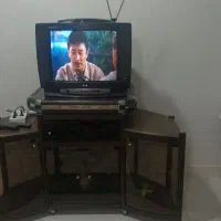 تلویزیون همراه با میز