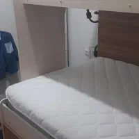 تخت دو طبقه با تشک ها نیاز به تعمیرداره