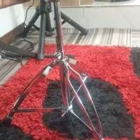 صندلی درامز  و تعدادی ادوات پرکاشن