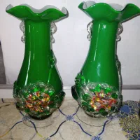 یک جفت گلدان شیشه ای