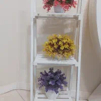 نردبان و گل مصنوعی