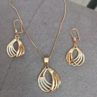 نیم ست ژوپینگ طرح طلا به همراه زنجیر