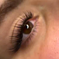 آموزش دوره مربیگری کاشت و اکستنشن مژه