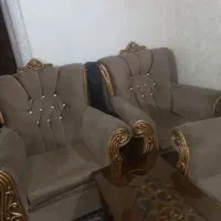 یک دست مبل راحتی و یک دست مبل سلطنتی فروشی