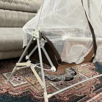 تخت کنار مادر
