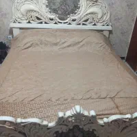 تخت چوبی تاجدار