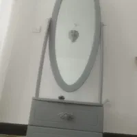 اینه  وکمد