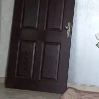 درب آپارتمان نو با قفل نو