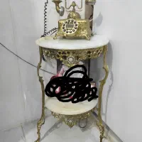 تلفن ومیز برنجی