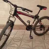 دوچرخه فاریس‌ قرمزمشکی