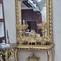 میز آینه طلایی چوبی با ساعت و شمعدان
