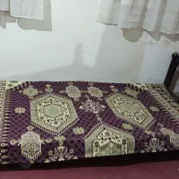 تخت یه نفره فلزی،باموکت تمیز
