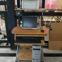 کامپیوتر و مانیتور و میز و پرینتر