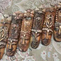 مجسمه دیوار کوب چوبی