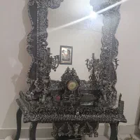 آیینه شمعدان وکمد وتابلو