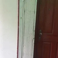 در کرکره ای ورودی خونه