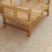 نیمکت چوبی