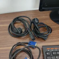 یک دستگاه کامپیوتر کامل لوازم