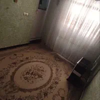 یه جفت فرش ۶ متری کرم و یه ۶ متری لاکی