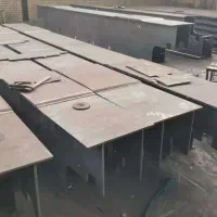 کارگر ساده اشنا به سنگ زنی و خال زنی