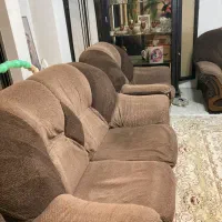 فروش یک دست مبل هفت نفره با یک ویترین ۲*۱