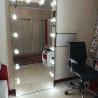 آیینه‌قدی‌‌چراغدار