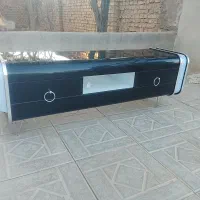 یک عدد میز تلویزیون کاملا نو