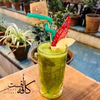 باریستا آقا و خانم حرفه ای در مرکز شهر