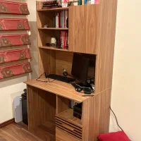 میز تحریر همراه با کتابخانه