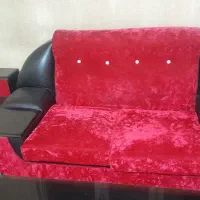 مبل ال ۷ نفره مخمل قرمز و چرم مشکی، تمیز