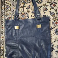 یک کیف سرمه ای چرم و یک کیف مشکی چرم