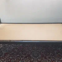 تخت فلزی