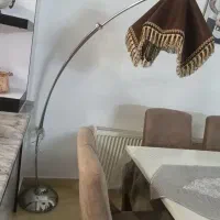 آباژور ایستاده