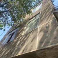 ۷۶ متردربست در ۳ طبقه  دارای ۲ سرویس