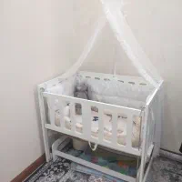 تخت گهواره ، کنار تخت مادر