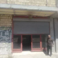 یک باب مغازه بزرگ