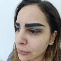 مدل برای کاشت ابروی دائم با تراکم بالا