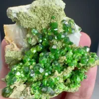 مشتری گارنت دمانتویید