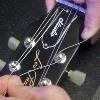 رگلاژ ، تعویض سیم و کوک و خدمات گیتار در محل