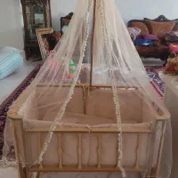تخت کنار مادر چوبی