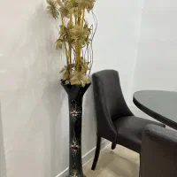 گلدون ایستاده همراه گل