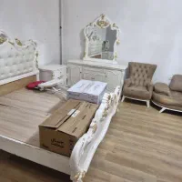 فروش فوری تخت خواب و یک دست مبلمان تمام چوب هردو