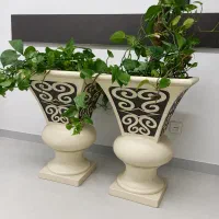 ۶ عدد گلدان پایه دار