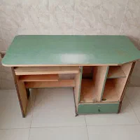 میز مطالعه و تخت