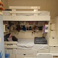 تخت دو طبقه محکم و جا دار