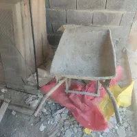 چرخ فرغون و پنجره پی وی سی