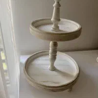 استندِ دو طبقه‌ چوبی