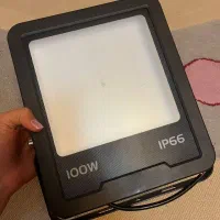 پروژکتور ۱۰۰ وات